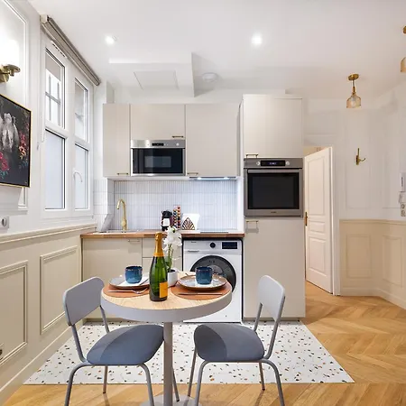 Apartment Montmartre 2 Pieces *